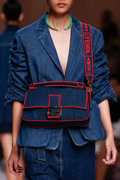 Look 50